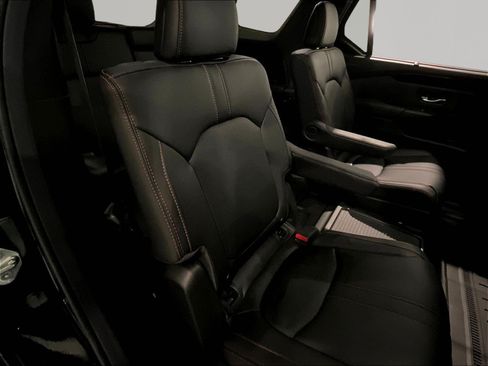 Used 2025 Honda Pilot TrailSport image 25