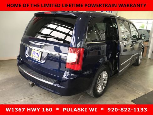 Used 2016 Chrysler Town & Country Touring FWD image 8