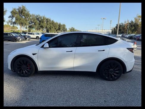 Used 2022 Tesla Model Y Performance image 11