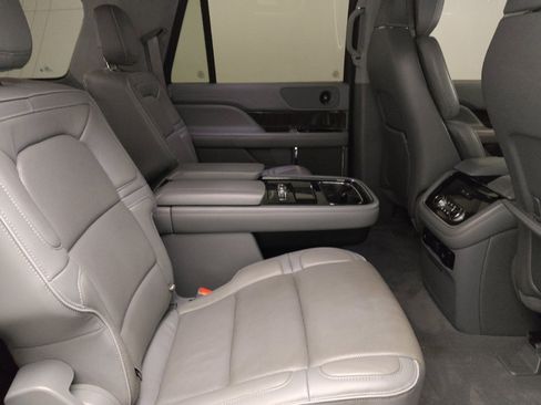 Used 2018 Lincoln Navigator L Reserve w/ Technology Package image 19