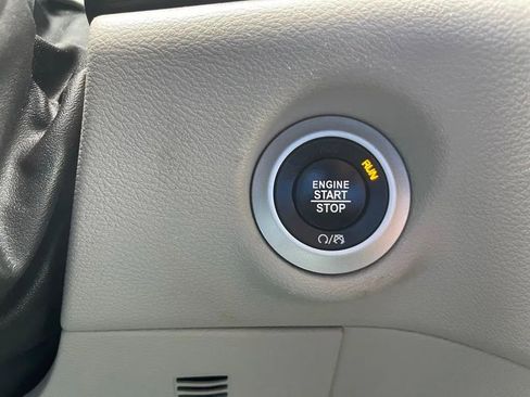 Used 2023 Chrysler Pacifica Touring-L image 26