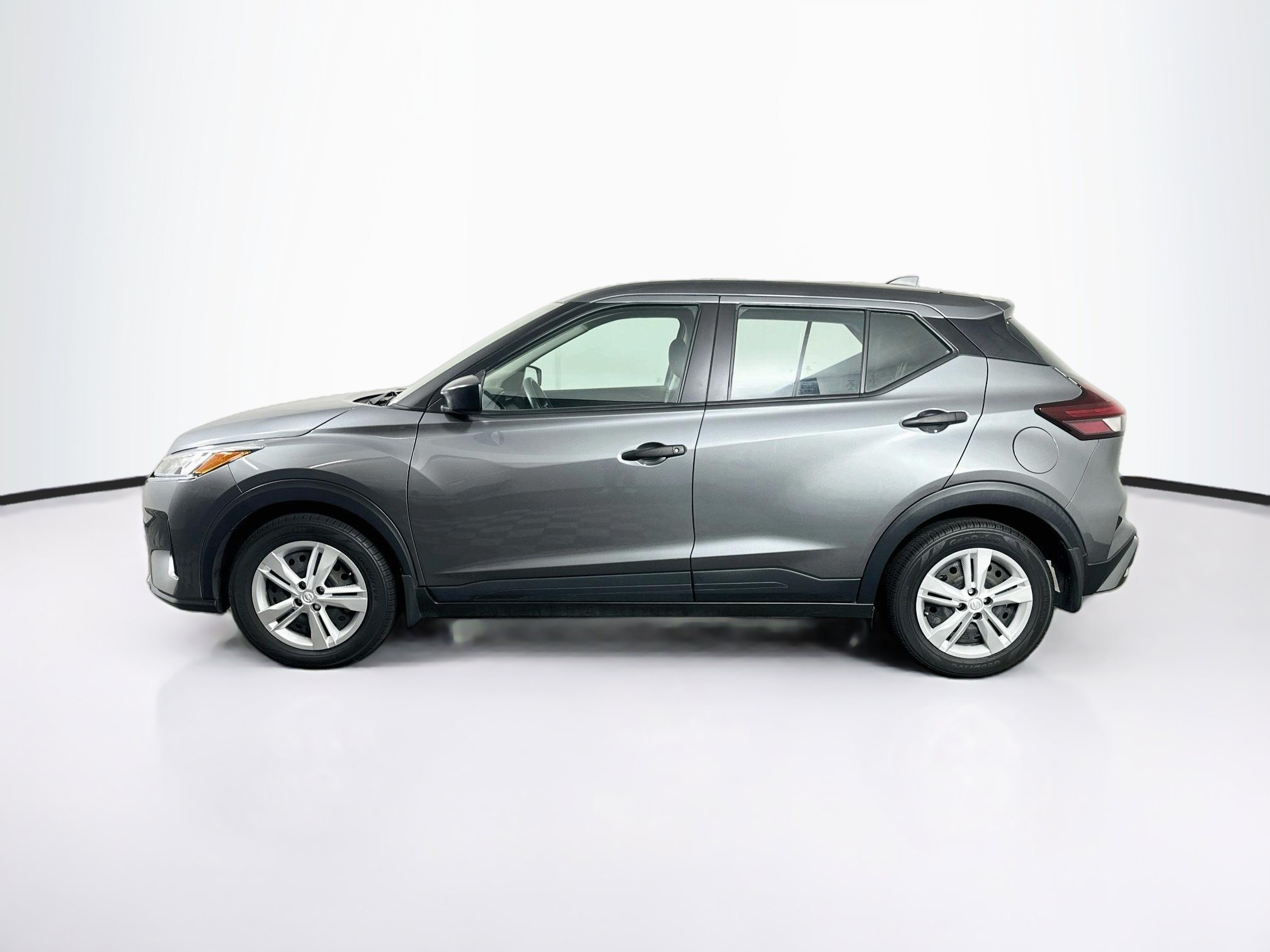 Used 2025 Nissan Kicks Play S FWD image 4