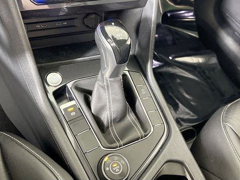 Used 2023 Volkswagen Tiguan SE AWD/4WD image 16