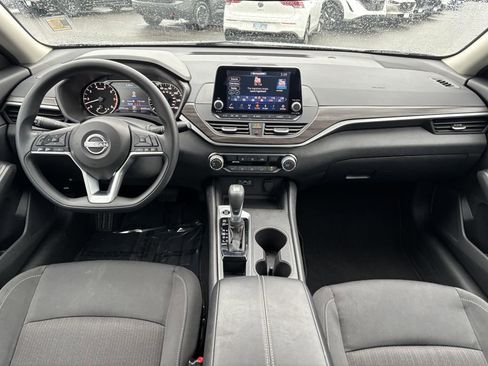 Used 2025 Nissan Altima 2.5 SV image 21