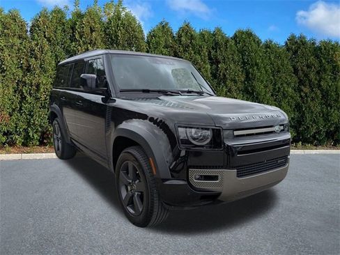 Used 2023 Land Rover Defender 130 X-Dynamic SE image 3