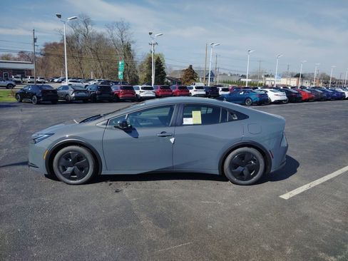 New 2026 Toyota Prius Plug-In Hybrid FWD image 4