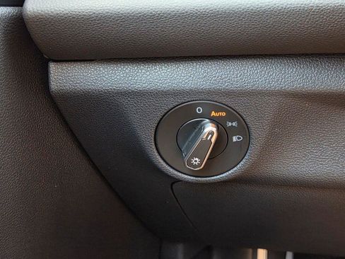 Used 2025 Volkswagen Jetta Sport FWD image 25