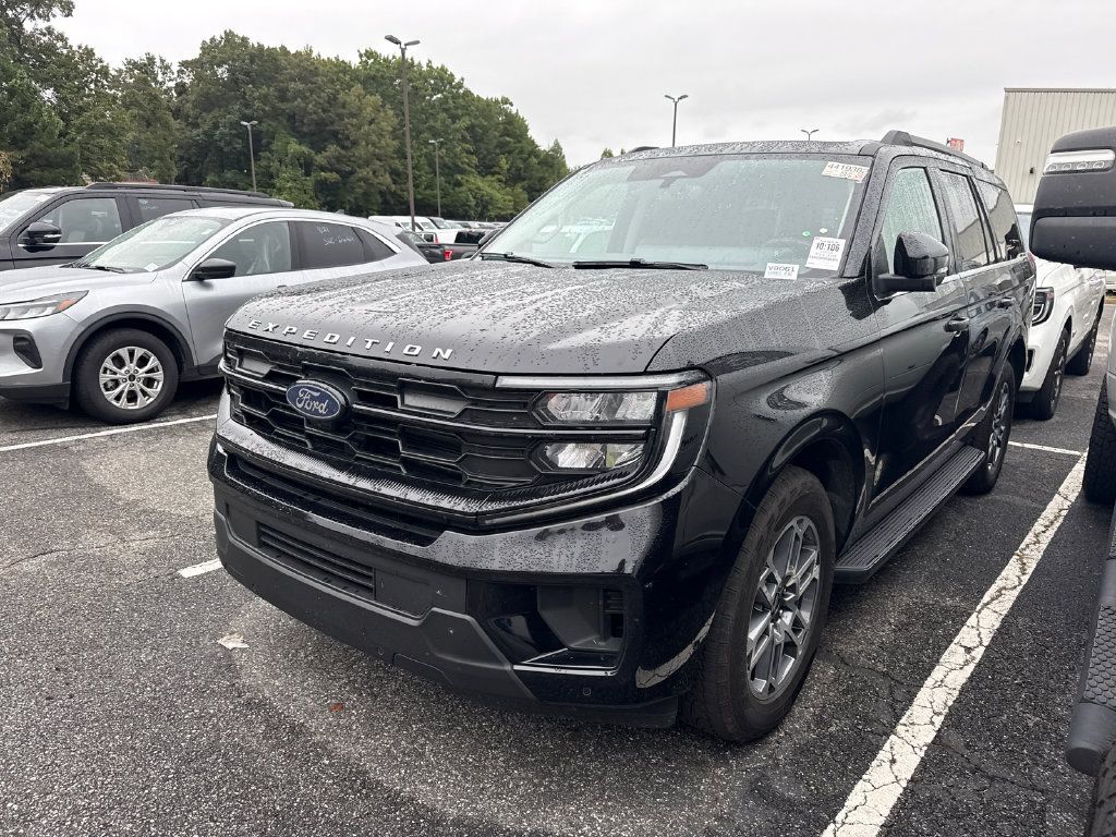 Used 2025 Ford Expedition Active AWD/4WD image 7