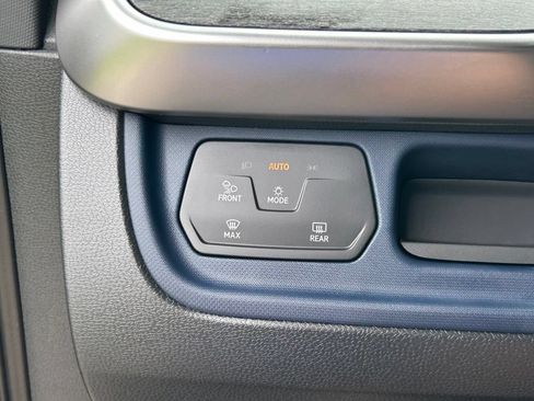 Used 2025 Volkswagen ID. Buzz Pro S RWD image 22