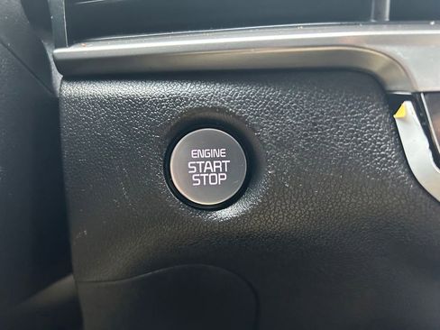 Used 2024 Kia Sorento S image 17