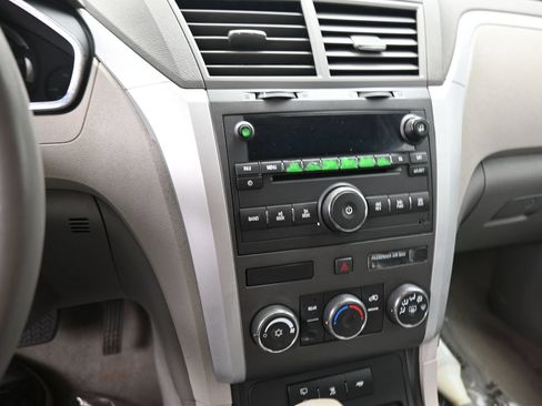 Used 2011 Chevrolet Traverse LS FWD image 15