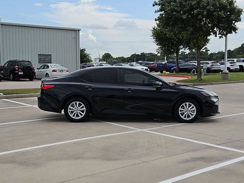 Used 2026 Toyota Camry LE w/ Convenience Package FWD image 4