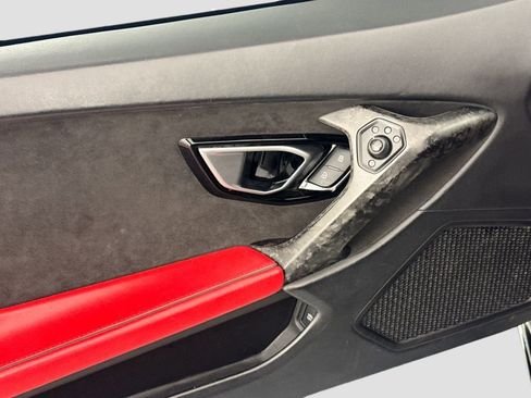 Used 2021 Lamborghini Huracan EVO image 18