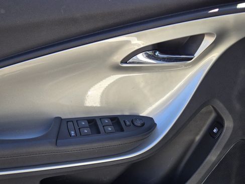 Used 2015 Chevrolet Volt FWD image 17