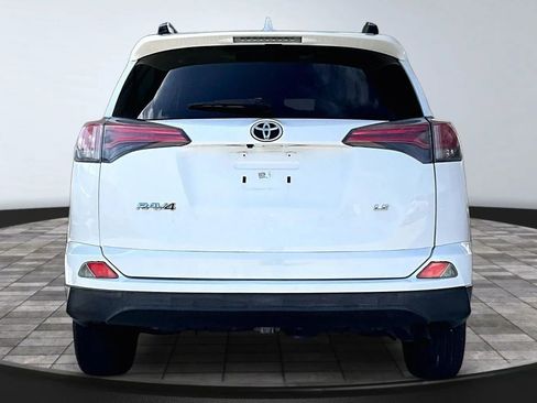 Used 2017 Toyota RAV4 LE FWD image 5