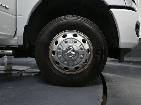 Used 2024 RAM 3500 Laramie AWD/4WD image 18