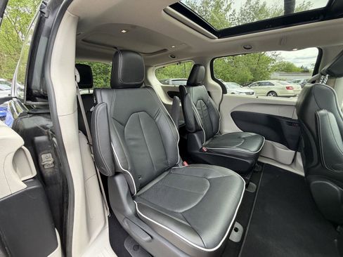 Used 2021 Chrysler Pacifica Limited w/ Premium & Safety Sphere Group FWD image 33