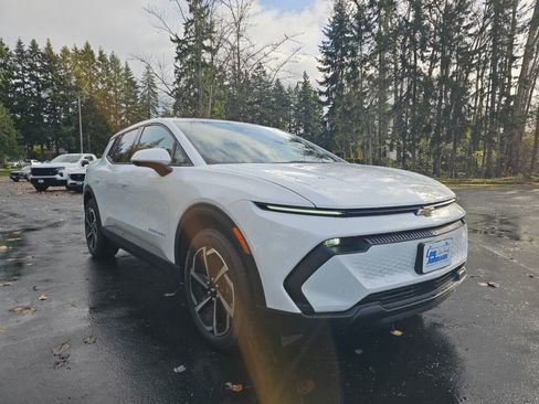 New 2026 Chevrolet Equinox EV LT image 3