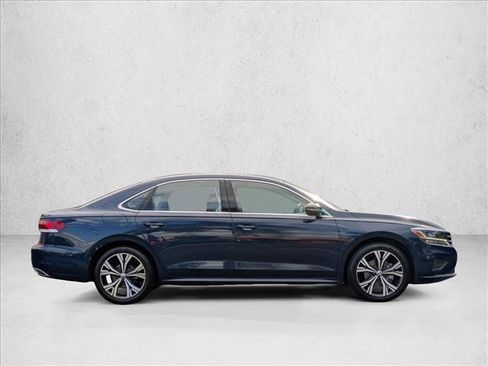 Used 2022 Volkswagen Passat 2.0T SE image 4