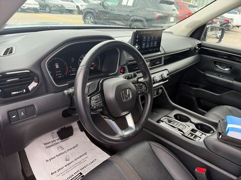Used 2023 Honda Pilot Touring image 11