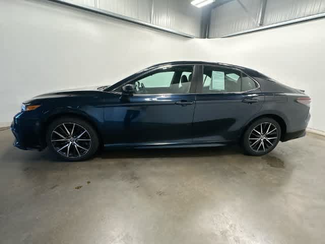 Used 2021 Toyota Camry SE FWD image 2