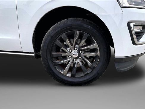 Used 2019 Ford Expedition Max Limited RWD image 9