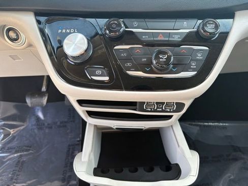 Used 2023 Chrysler Voyager LX FWD image 18