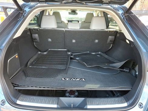 Used 2021 Toyota Venza Limited w/ Carpet Mat Package (TMS) image 29