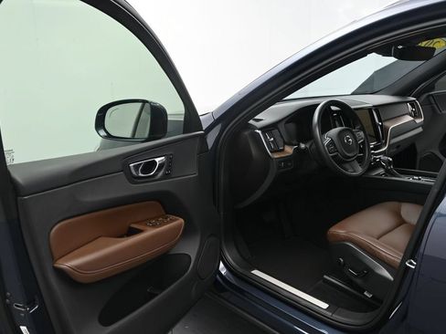 Used 2021 Volvo XC60 T5 Momentum w/ Protection Package Premier FWD image 12