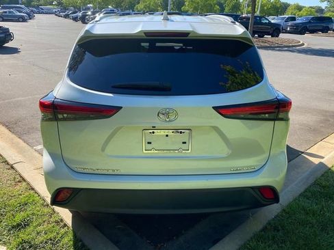 Used 2023 Toyota Highlander XLE AWD/4WD image 32