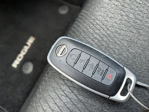 Used 2025 Nissan Rogue SV image 27