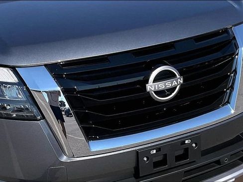 Certified 2025 Nissan Pathfinder Platinum w/ Cargo Package FWD image 27