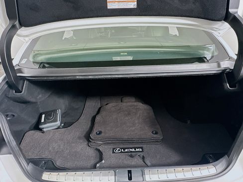 Used 2022 Lexus LS 500 w/ Interior Upgrade Package image 31