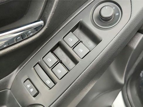 Used 2019 Chevrolet Trax LT w/ LT Convenience Package FWD image 31