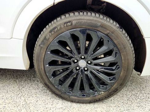 Used 2019 Audi e-tron Prestige w/ Prestige Package image 9