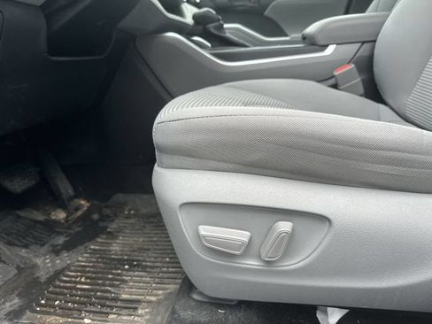 Used 2023 Toyota Highlander LE FWD image 16
