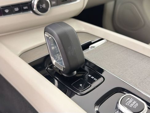 Certified 2023 Volvo XC60 B5 Plus w/ Climate Package AWD/4WD image 17