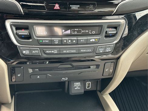 Used 2021 Honda Pilot Touring image 31