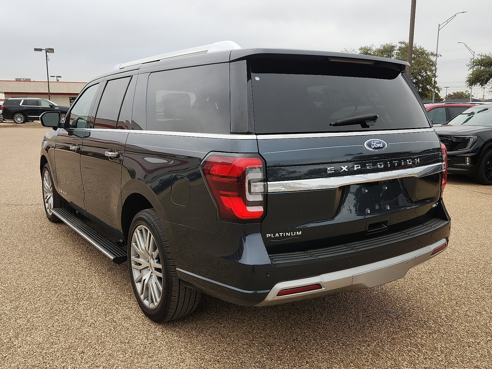 Used 2023 Ford Expedition Max Platinum AWD/4WD image 3