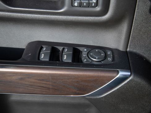 Used 2022 GMC Sierra 2500 SLT w/ SLT Preferred Package image 19