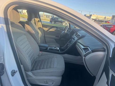 Used 2018 Ford Fusion SE image 11