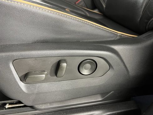 Used 2022 GMC Yukon XL AT4 image 25