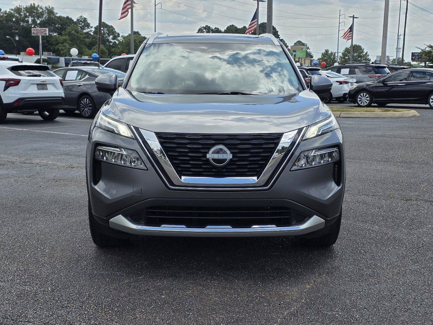 Used 2023 Nissan Rogue Platinum w/ Platinum Premium Package FWD image 2
