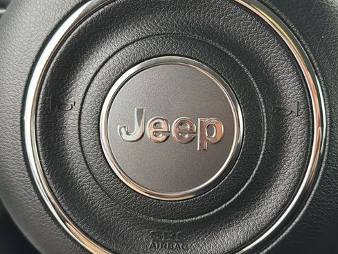 Used 2023 Jeep Renegade Latitude image 24