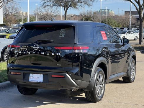 Certified 2025 Nissan Pathfinder S image 4
