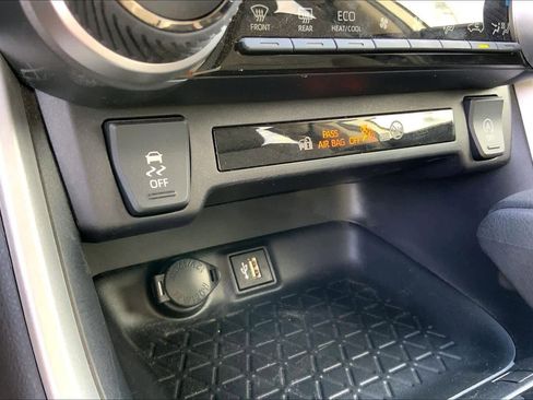 Used 2025 Toyota RAV4 XLE image 27