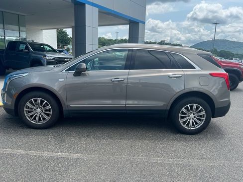 Used 2017 Cadillac XT5 Luxury w/ Driver Awareness Package AWD/4WD image 9