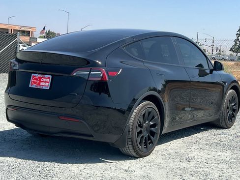 Used 2023 Tesla Model Y Long Range AWD/4WD image 3