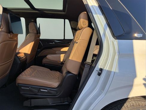 Used 2023 Cadillac Escalade Sport w/ LPO, ONYX Package image 37