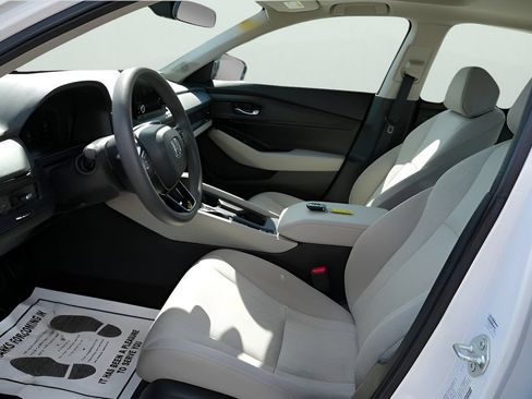 Used 2025 Honda Accord SE image 16